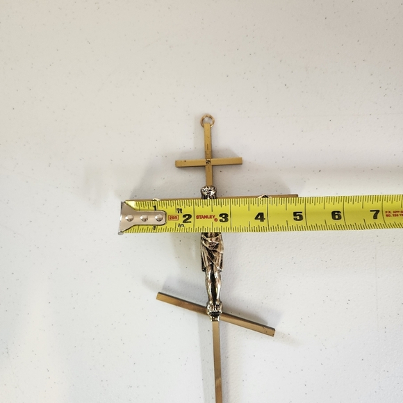 Vintage Metal Crucifix Catholic Religious Decor Jesus Cross Gold Tone Christian - Picture 5 of 7